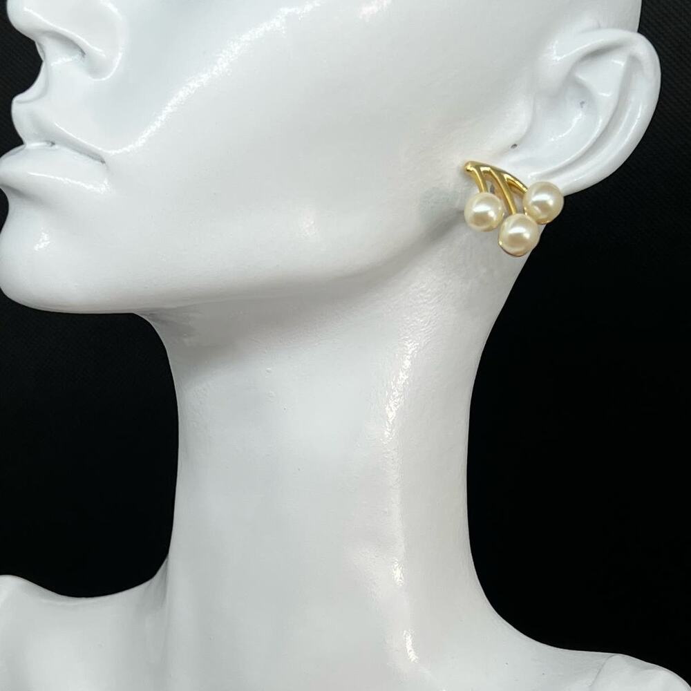 Vintage 80s 90s Faux Pearl and Gold-Tone Three Drop Berry Style Earrings